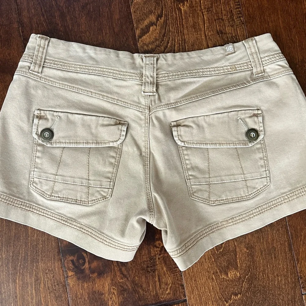 UNIONBAY Tan Shorts Size 5 - Picture 2 of 4